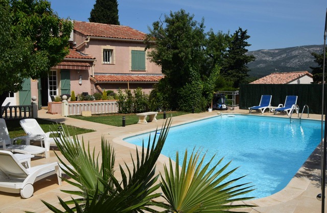 Spacious Provencal house in a quiet area between Marseille and Cassis