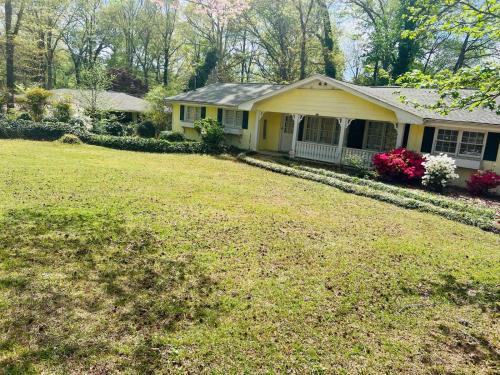 Spacious ranch home near Stone Mountain Park