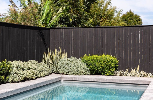 Spacious renovated cottage with pool