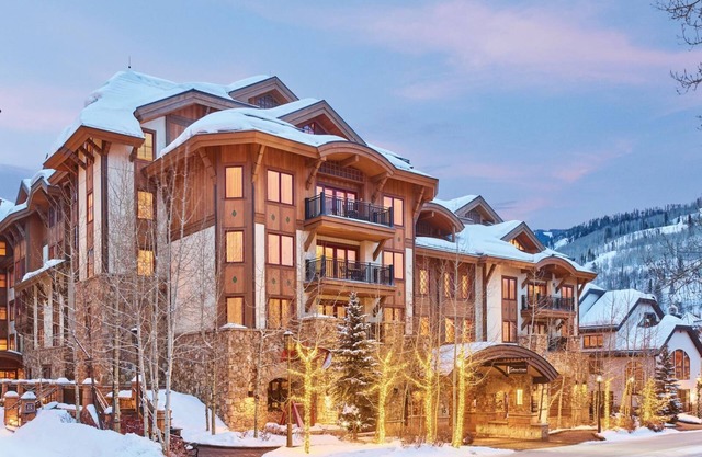Spacious Residence w/Large Living Room & Gourmet Kitchen - Perfect for Families
