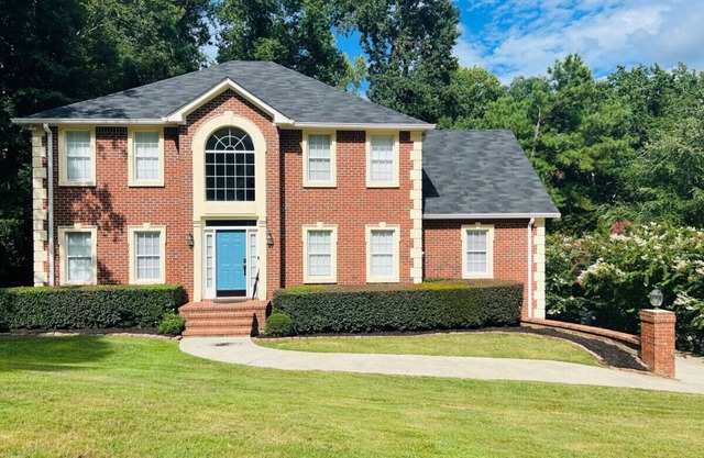 Spacious Retreat 5B/2.5b with 4 King beds & EV Charger