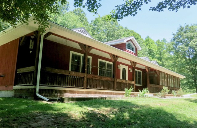 Spacious Retreat with Hot Tub, and Walking Trails