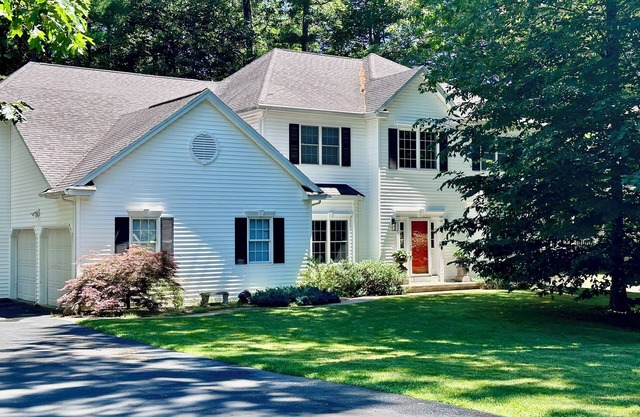 Spacious Saratoga Home, sleeps 20+ near Saratoga Racetrack