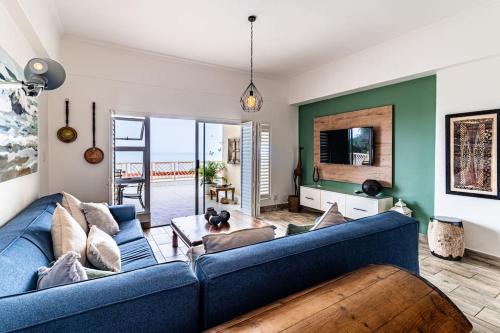 Spacious Seaview Getaway