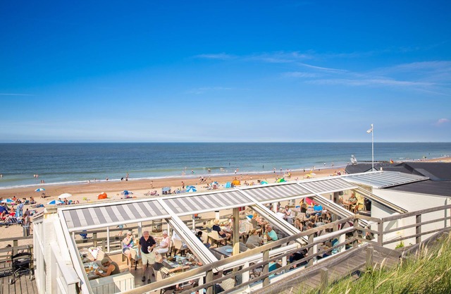 Spacious, semi-detached villa, sea at 1 km. in cosy Domburg