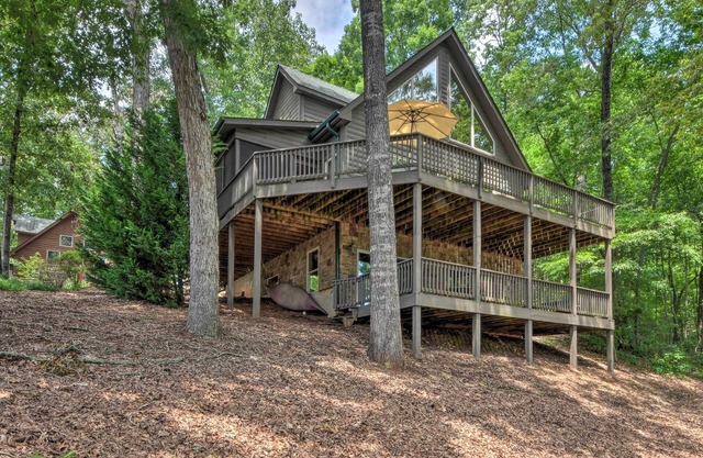 Spacious Seneca Retreat - Steps to Lake Keowee!