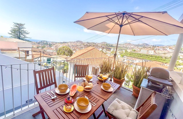 Spacious serene 4-bedroom house, central location with garden, terraces, fitness