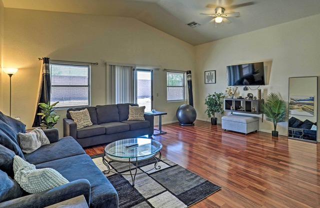 Spacious Southwestern Hideaway: Pets Welcome!