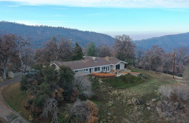Spacious space on top of mountain. Close to Yosemite and Bass lake.