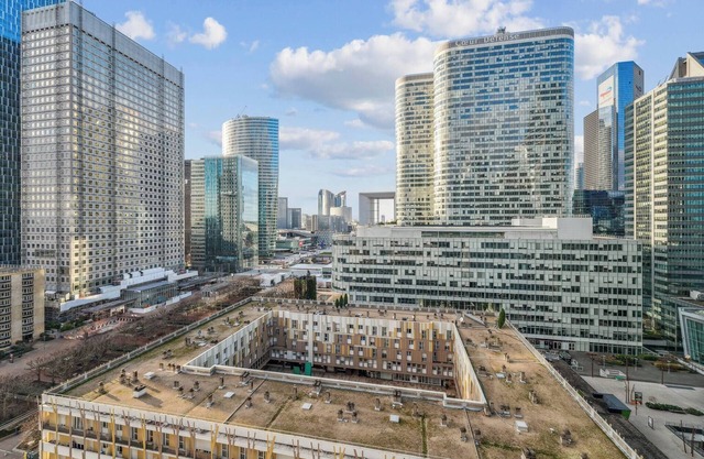 Spacious studio balcony -La Défense-Bail Mobilité