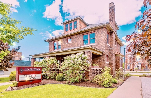 Spacious Stunning Historic Home Walk to Everything!
