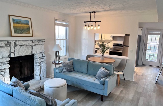 Spacious, Stylish, Serene, Easy Access to Downtown