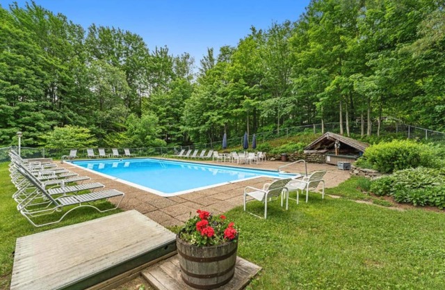 Spacious Sugarbush Retreat - Wood Stove, Outdoor Pool, 5 Mins to Sugarbush