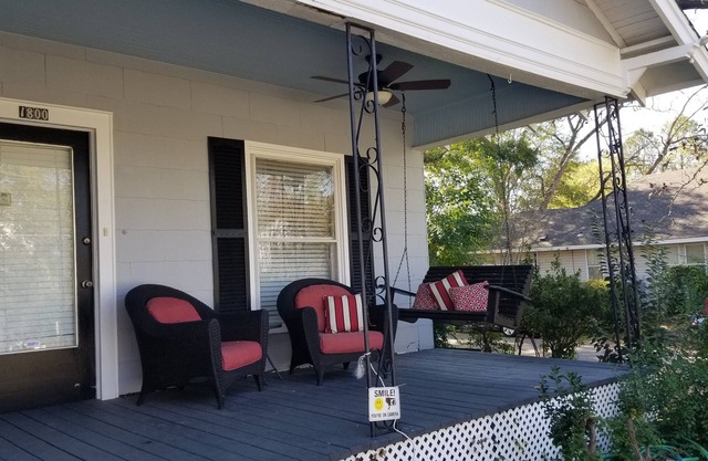 Spacious Suite in Oak Park