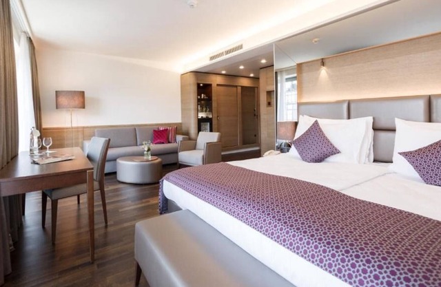 Spacious Suite! Short Drive to Fortress Hohensalzburg & Red Bull Arena!