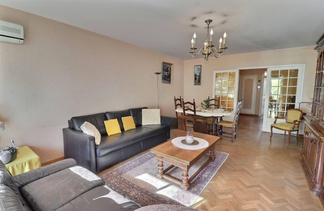 Spacious T4 with Wifi and 2 balconies.