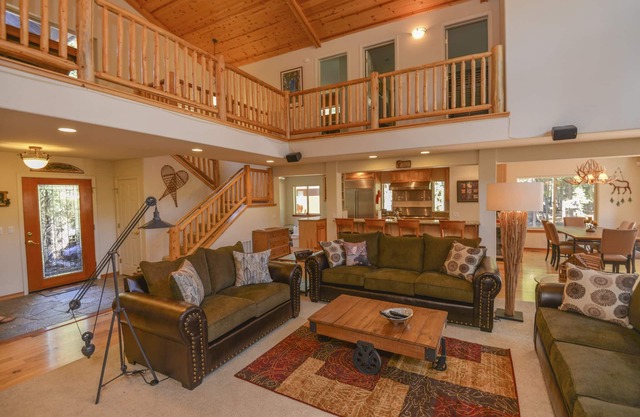 Spacious Tahoe Donner Home | Private Hot Tub | Pool Table | HOA Beach, Gym and Pool Access