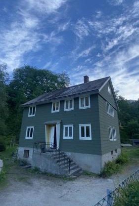 Spacious Trolltunga apartment close to the city center, good parking