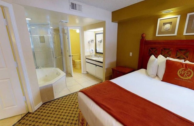 Spacious Two-Bedroom w/Lockoff Villa at Westgate Lakes Resort & Spa