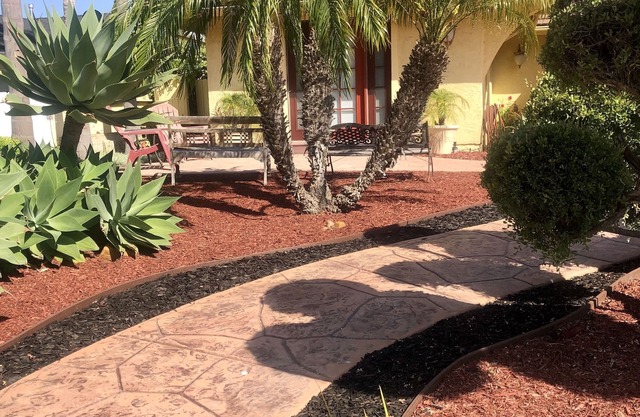 Spacious Two Room Suite. 1 Mile to Beach & Del Mar Racetrack