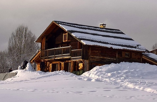 Spacious typical family chalet, 5 bedrooms (12 pers.)+ direct access to the slopes