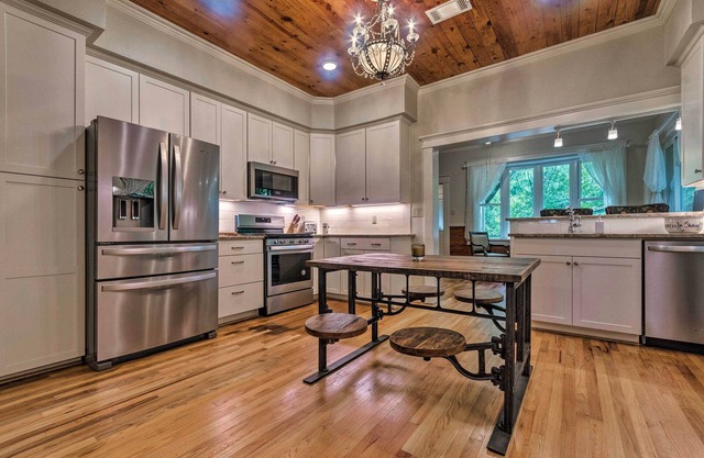 Spacious & Updated 1920's HSNP Craftsmen Home