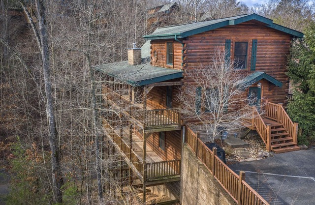 Spacious, upgraded, treetop views with outdoor hot tub + game room!