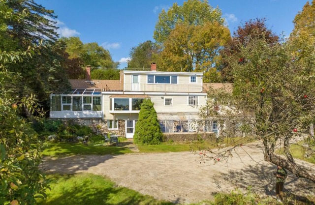 Spacious Victorian Lincolnville Home with Ocean Views. Walking distance to beach