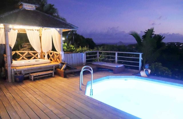 Spacious Villa 6 pers. 3 Bedrooms 2 Bathrooms Swimming pool, Jacussi, sea view,