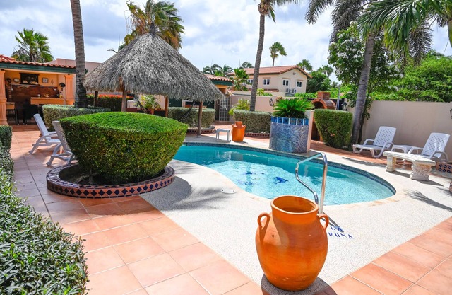 SPACIOUS VILLA LA MONA- 4BR-AMAZING GARDEN-POOL