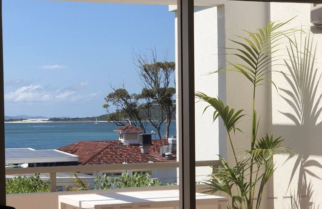 Spacious villa, water views, flat access - includes linen, unlimited Wi-Fi