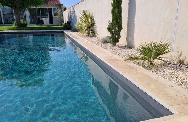 Spacious villa with large pool and gardens, sleeps 6 to 12
