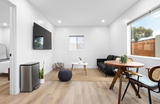 Spacious w/1BR 1bath - near DTLA East Los Angeles