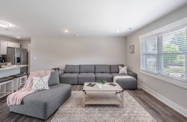 Spacious w/all King Beds, 15 min from Beach + Downtown, Pup Friendly!
