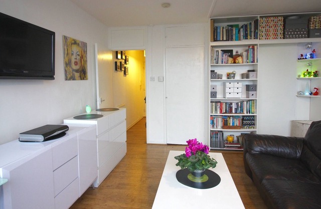 Spacious Zone 1 Studio Flat With Amazing Views