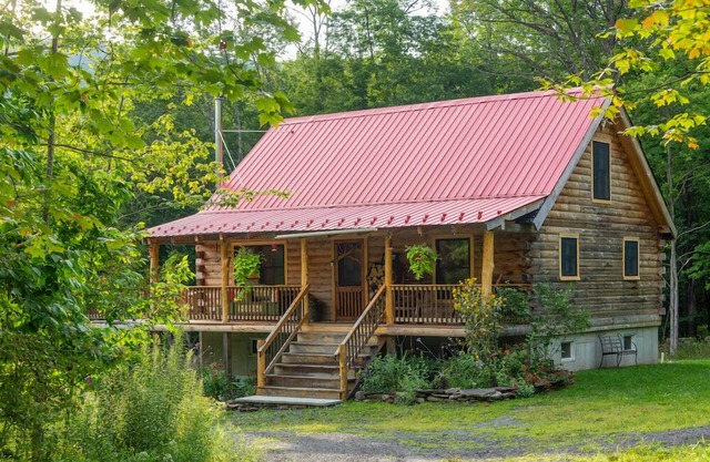 Sparkling Bespoke Cabin, Hot Tub, Firepit, Giant Chess Set, Early Check-In!