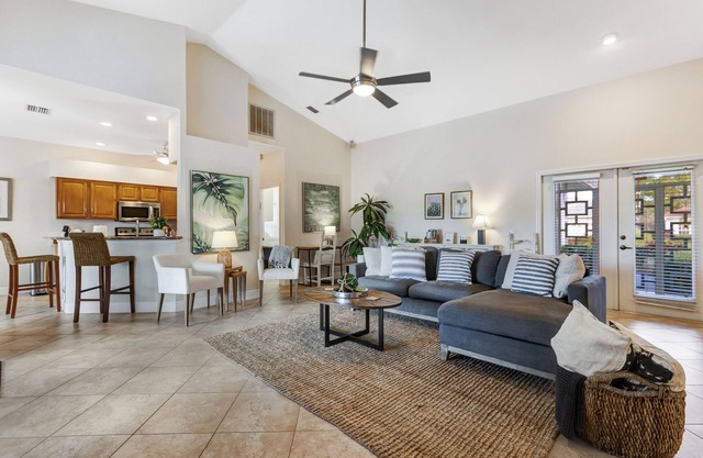 Special Offer: Cozy 3BR Retreat with Private Pool & Lakeview – Hot Deal Today!