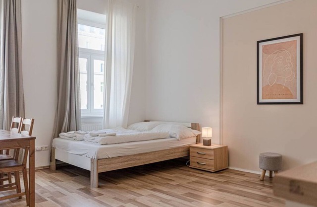 Special Vintage Viennese Apt. - 12min f Downtown