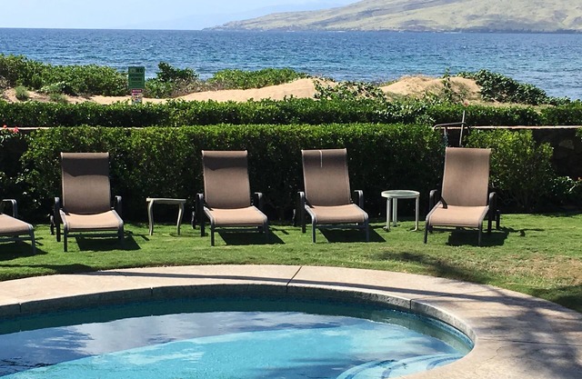 Specials - Sep-Dec, Tropical Oceanfront Estate, Pool, Gated, Privacy, Ocean view