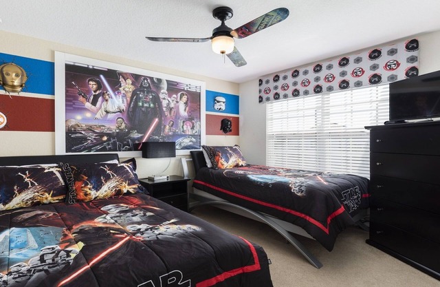 Spectacuar Luxury 6BR Villa with Pool, 2 miles to Disney *SPECIAL DEAL*