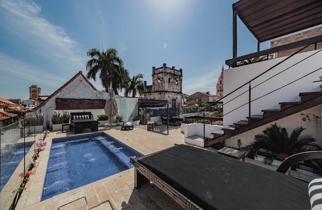 Spectacular LM house in the best area of the walled city