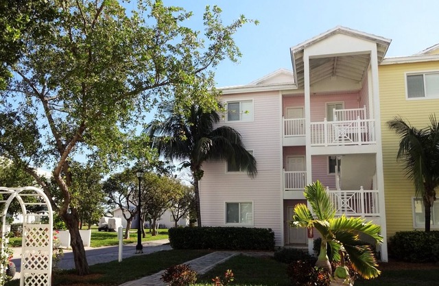 Spectacular 2 Bedroom /2 Bath Bottom Floor Corner unit
