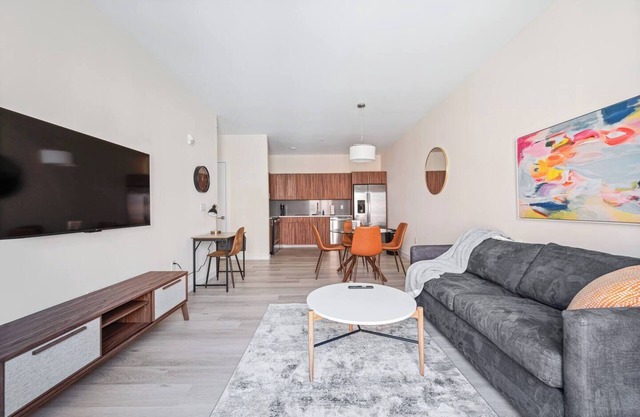 Spectacular ! 2BR Free Parking ! 30 min to NYC !
