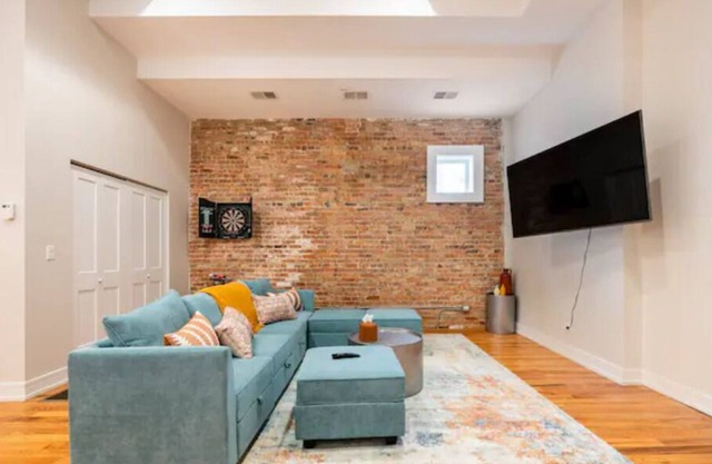 Spectacular 3 Bedroom 2.5 Bath 10 Mins from Downtown