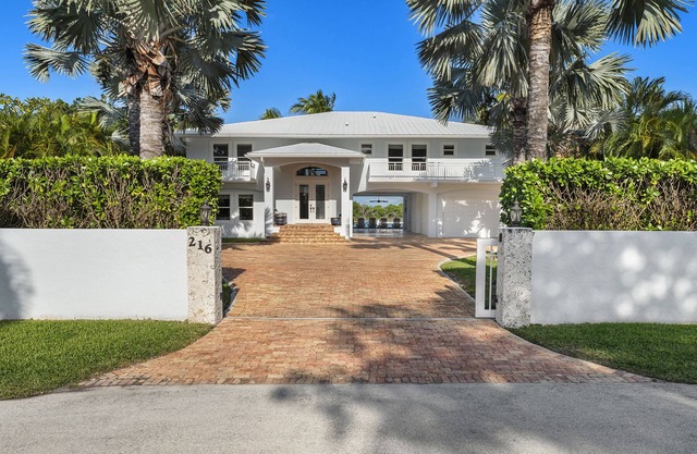 Spectacular 4 bedroom 4 1/2 bath villa on Tavernier Creek in Florida Keys.