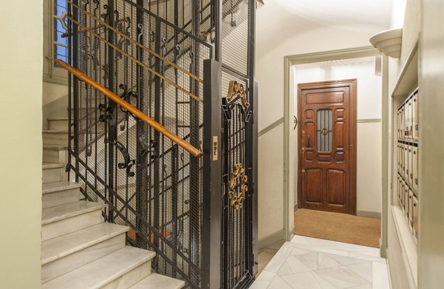 SPECTACULAR APARTMENT IN EXCLUSIVE AREA OF MADRID