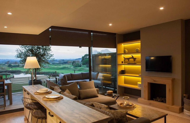 Spectacular duplex overlooking Emporda Golf Course Lake