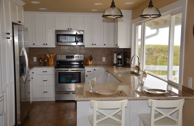Spectacular oceanfront home w/stunning views, 4 bdrms, just steps from the beach