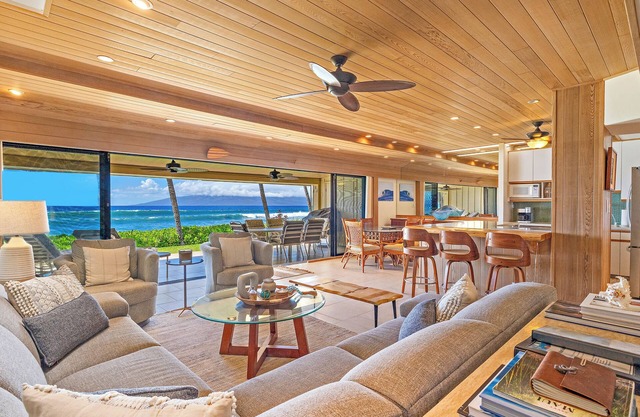 Spectacular Oceanfront 4 bedroom 4 bath, AC, pool in tropical oasis.