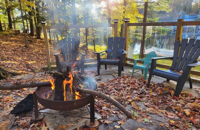 Spectacular Riverfront Cottage + Bunkie on Gravenhurst. Pet friendly